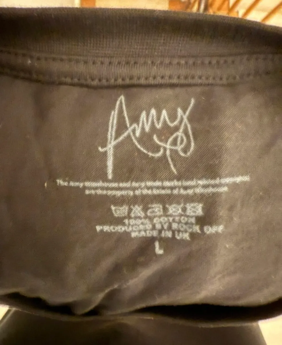 Amy Winehouse Large Rebel T Shirt - Image 2