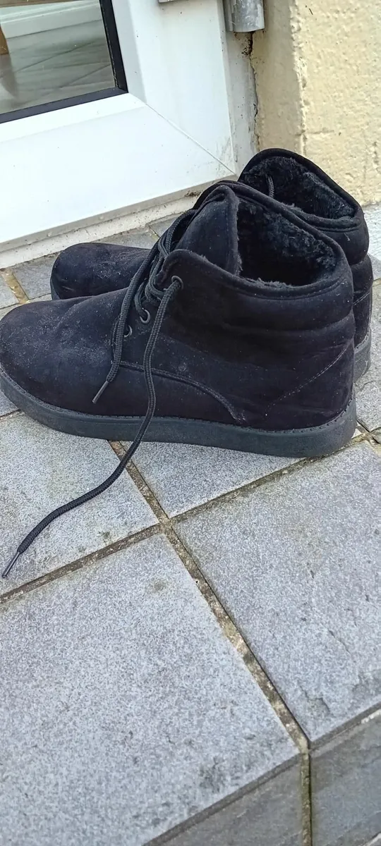 BRAND NEW Ladies boots - Image 1