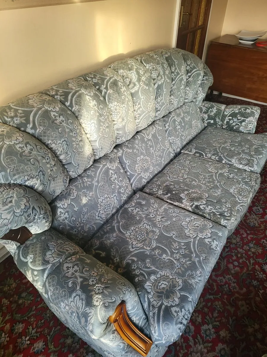 3 seater Couch and 2 chairs - Image 4