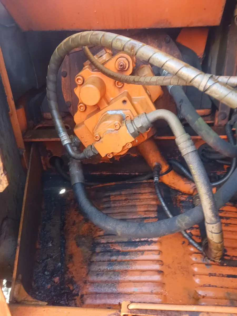 Hitachi EX60/2 Digger - Image 4