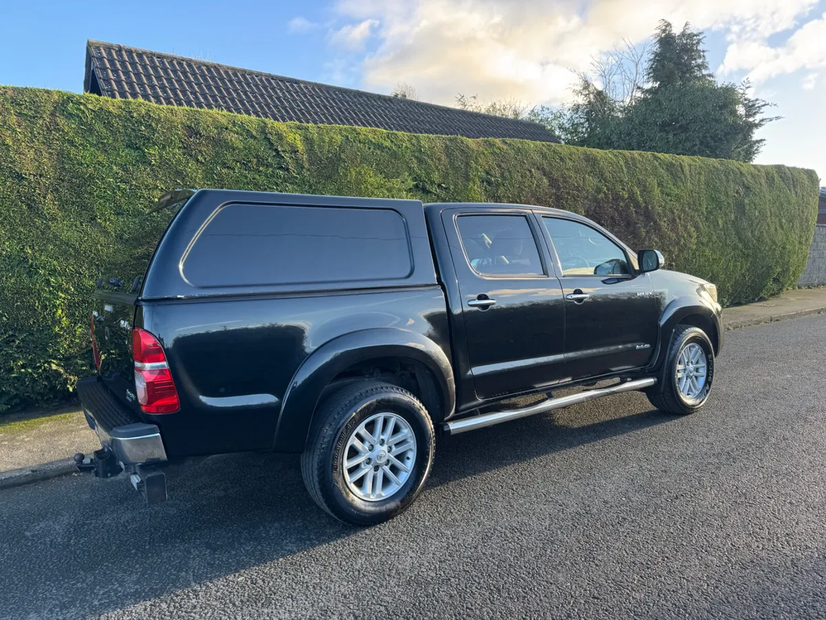 Toyota Hilux invincible 3.0 cvrt 10/26 - Image 2