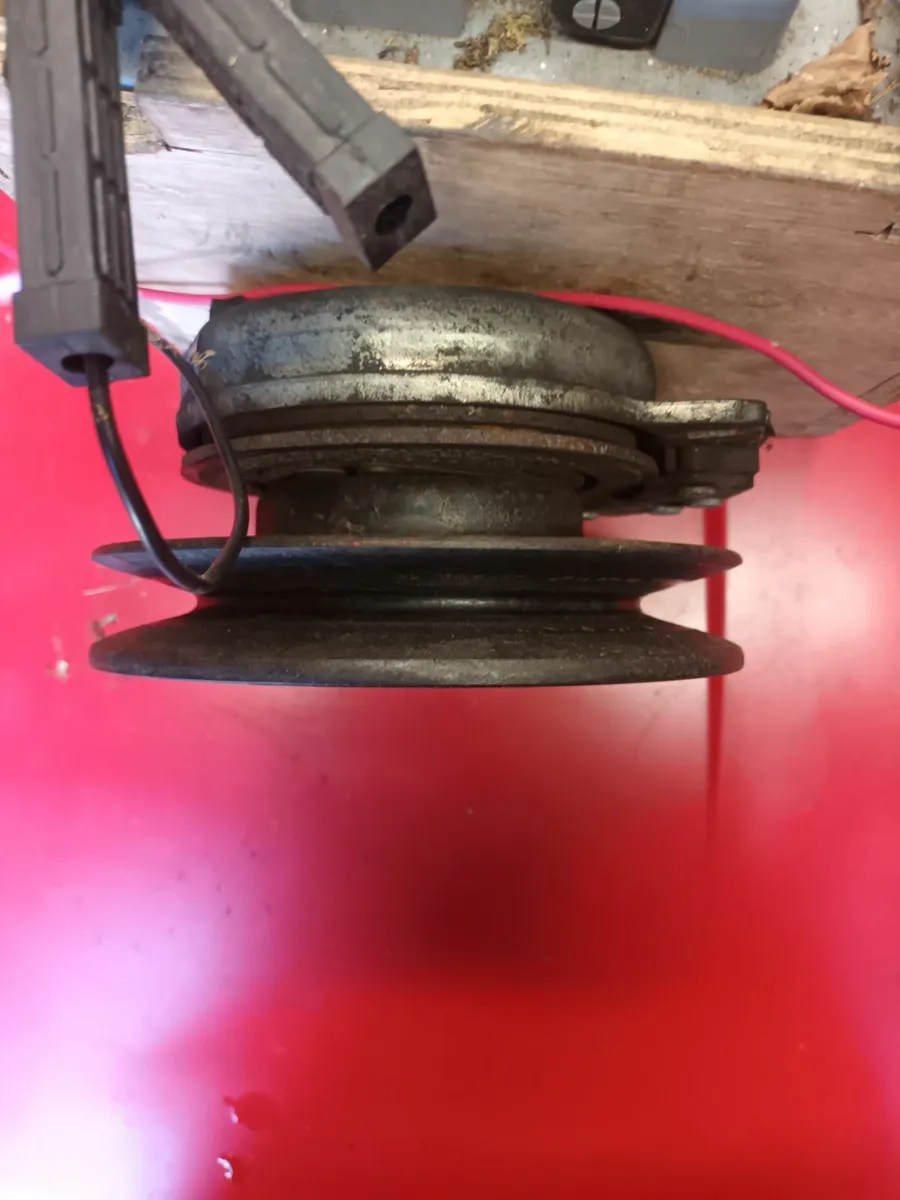 Castelgarden Clutch - Image 1