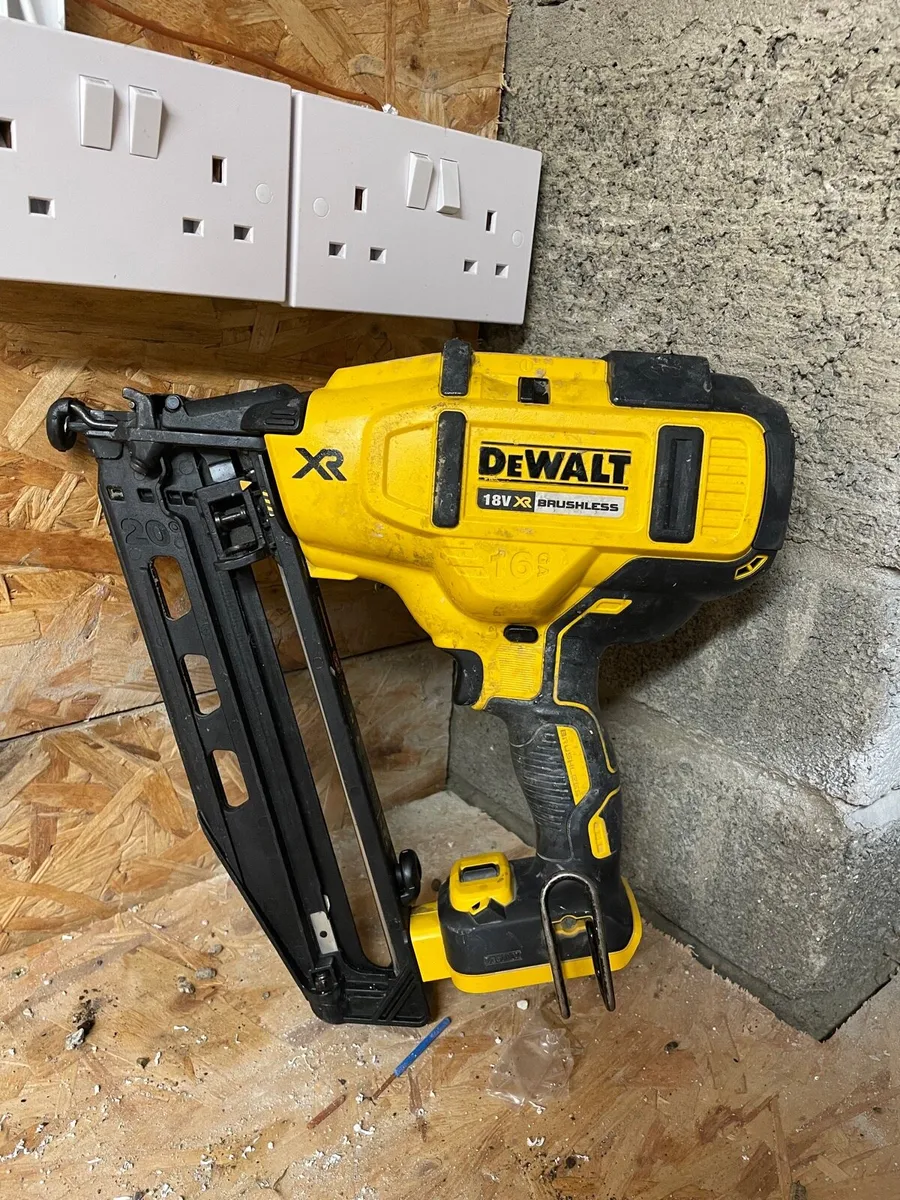 Dewalt second fix nail gun - Image 1