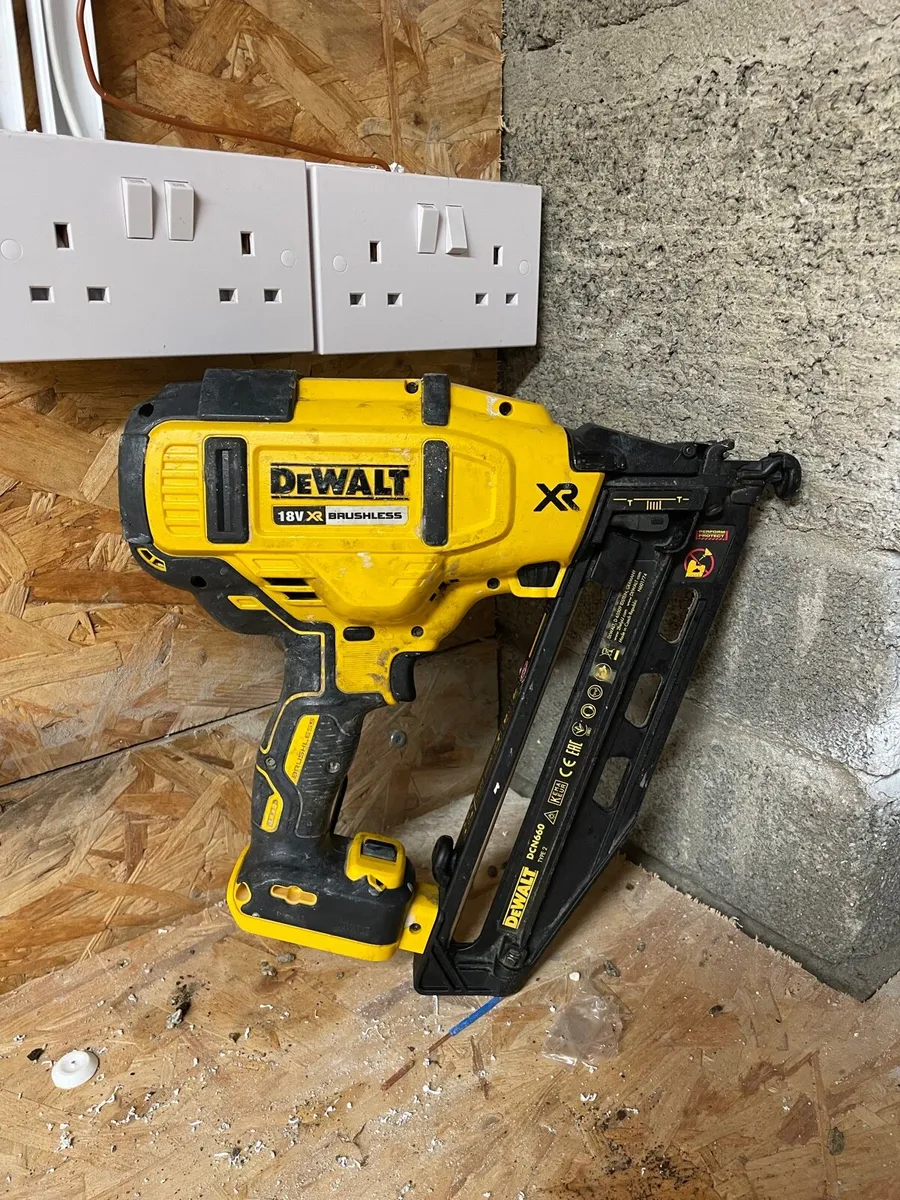 Dewalt second fix nail gun - Image 2