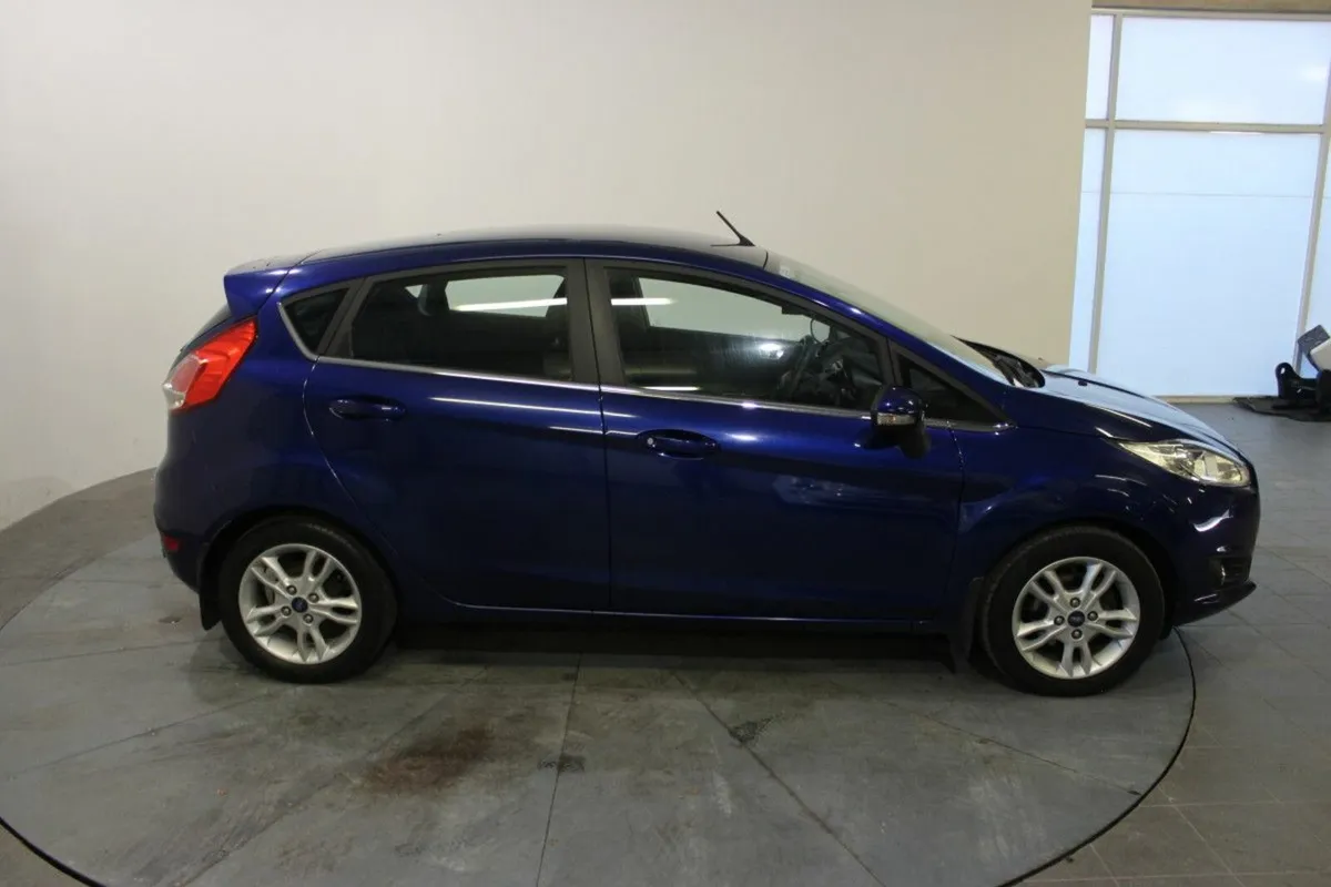 Ford Fiesta 1.5 TDCi 75PS Zetec - Image 4