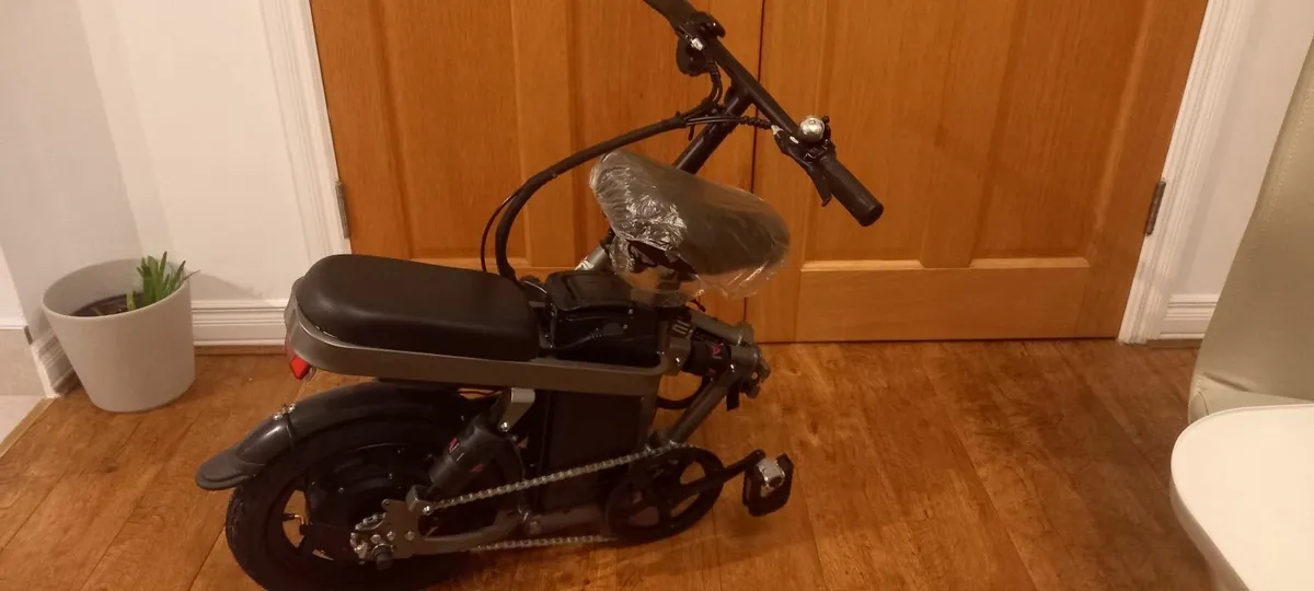 Folding electric bike - Image 1