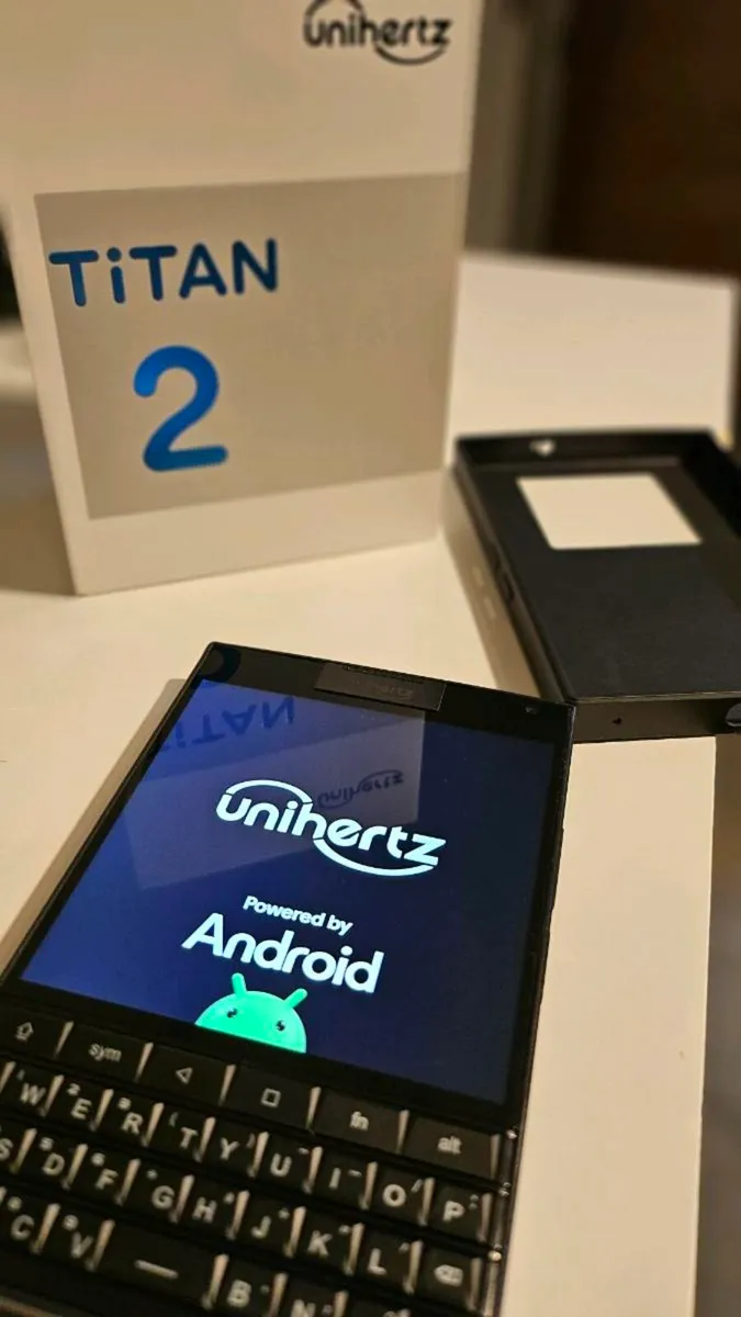 Titan 2 - The Latest 5G QWERTY Keyboard Smartphone - Image 3