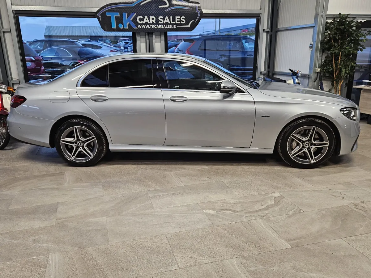 211 MERCEDES BENZ E-CLASS 300 de AMG LINE - Image 3