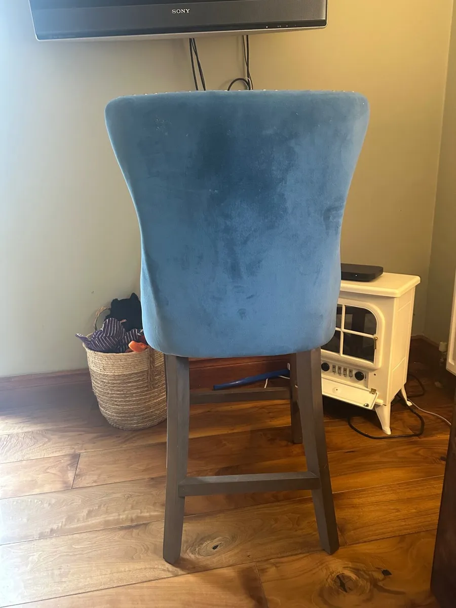 Island Chairs - Image 3