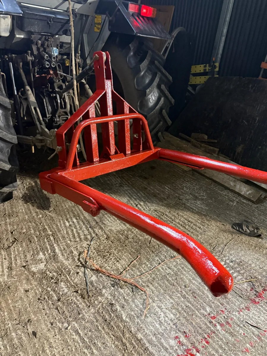 Bale lifter - Image 1