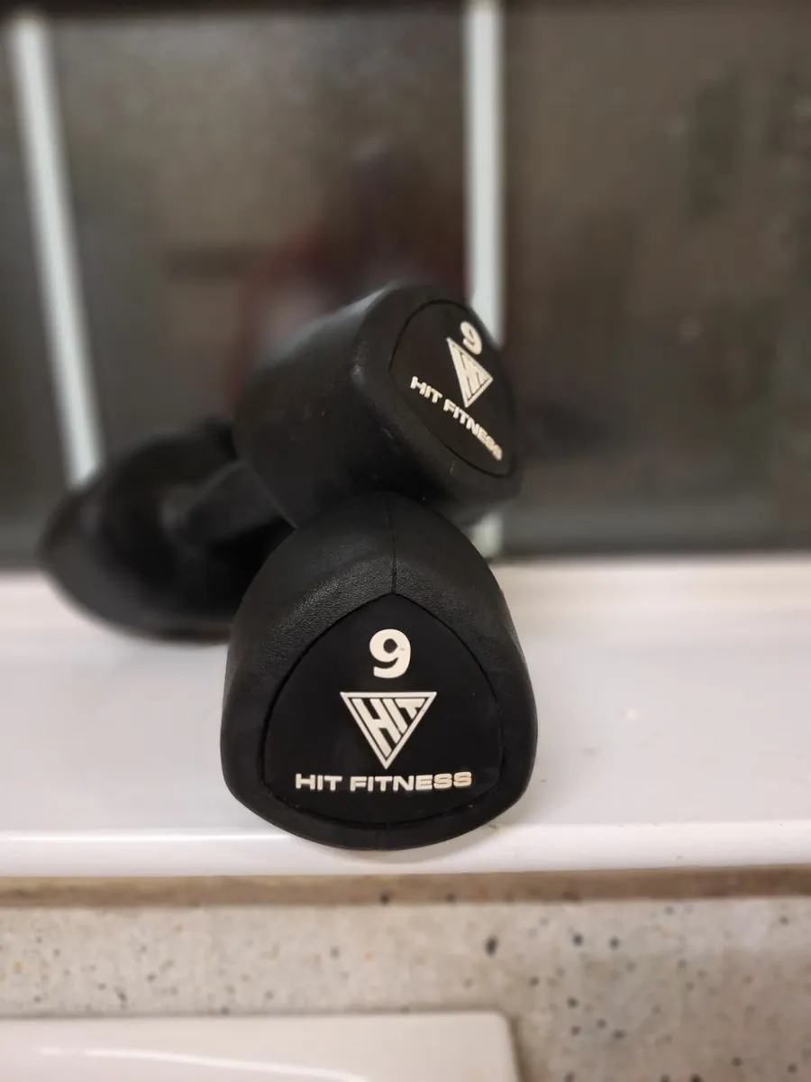 Hex Rubber Coated Cast Iron Dumbells 9kg - Image 4