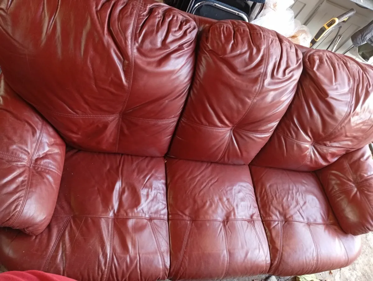 leather sofa couch suite 2 and 3 seater red - Image 2