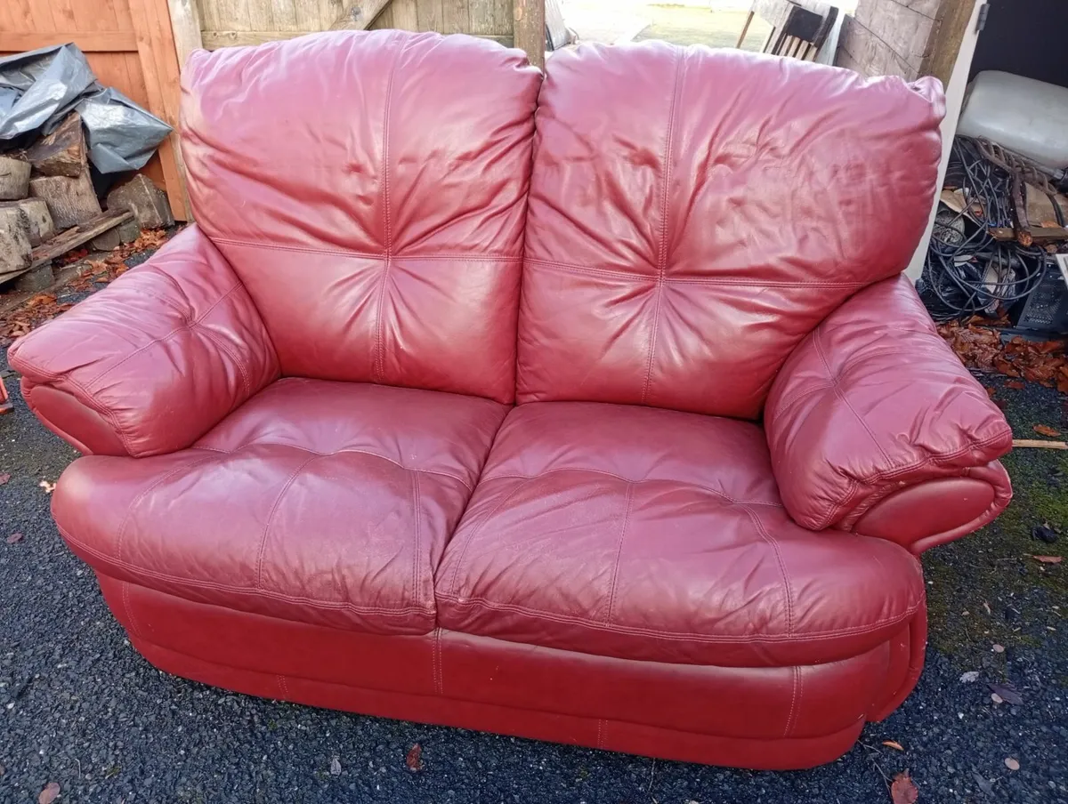 leather sofa couch suite 2 and 3 seater red - Image 4