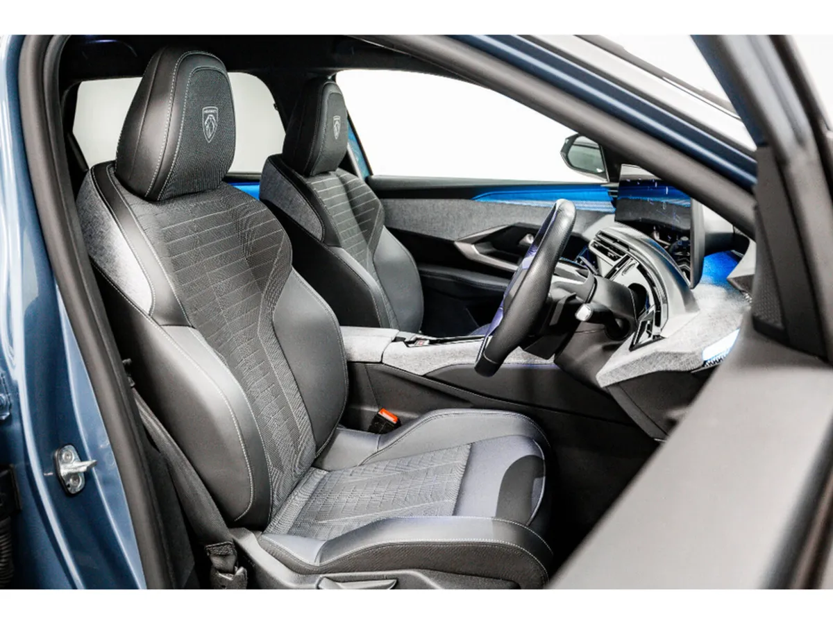 Peugeot 5008 GT Hybrid Auto 145HP - Image 4