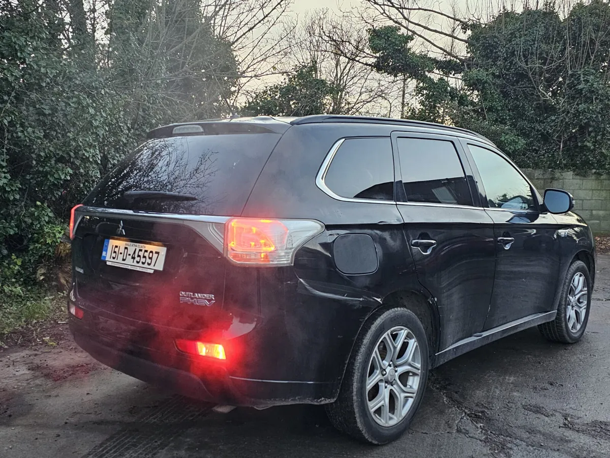 Mitsubishi Outlander 2015 hybrid automatic - Image 2