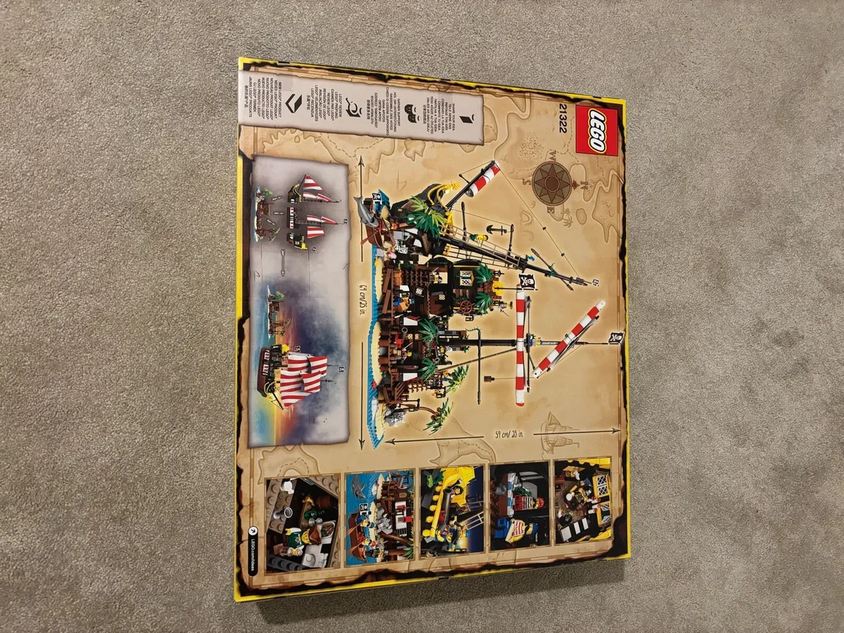 Lego Ideas Pirates of Barracuda Bay 21322 - Image 2