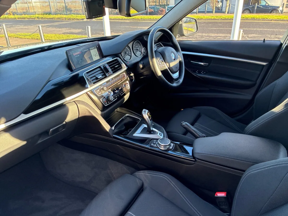 BMW 3-Series 2.0 L Petrol plug-In Hybrid Automatic - Image 3