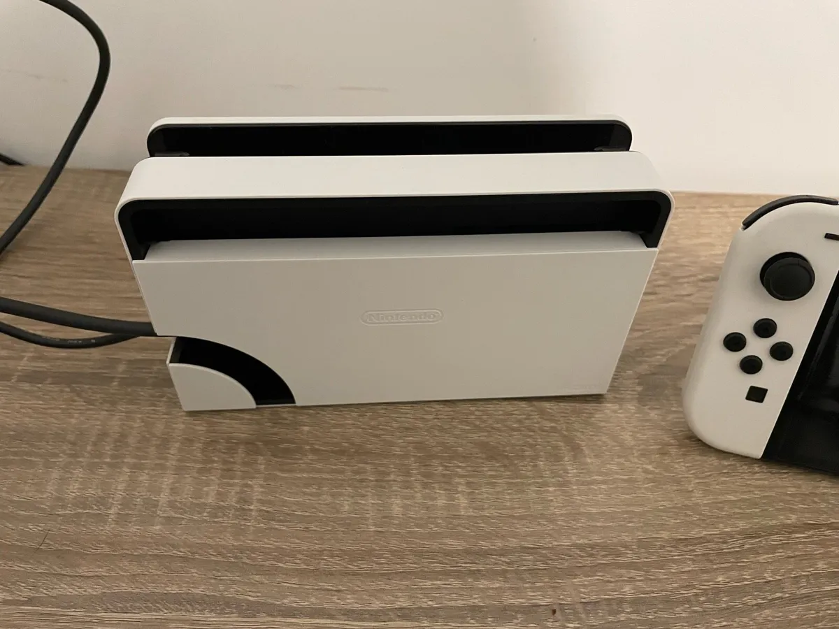 Nintendo Switch OLED - like new condition - Image 4