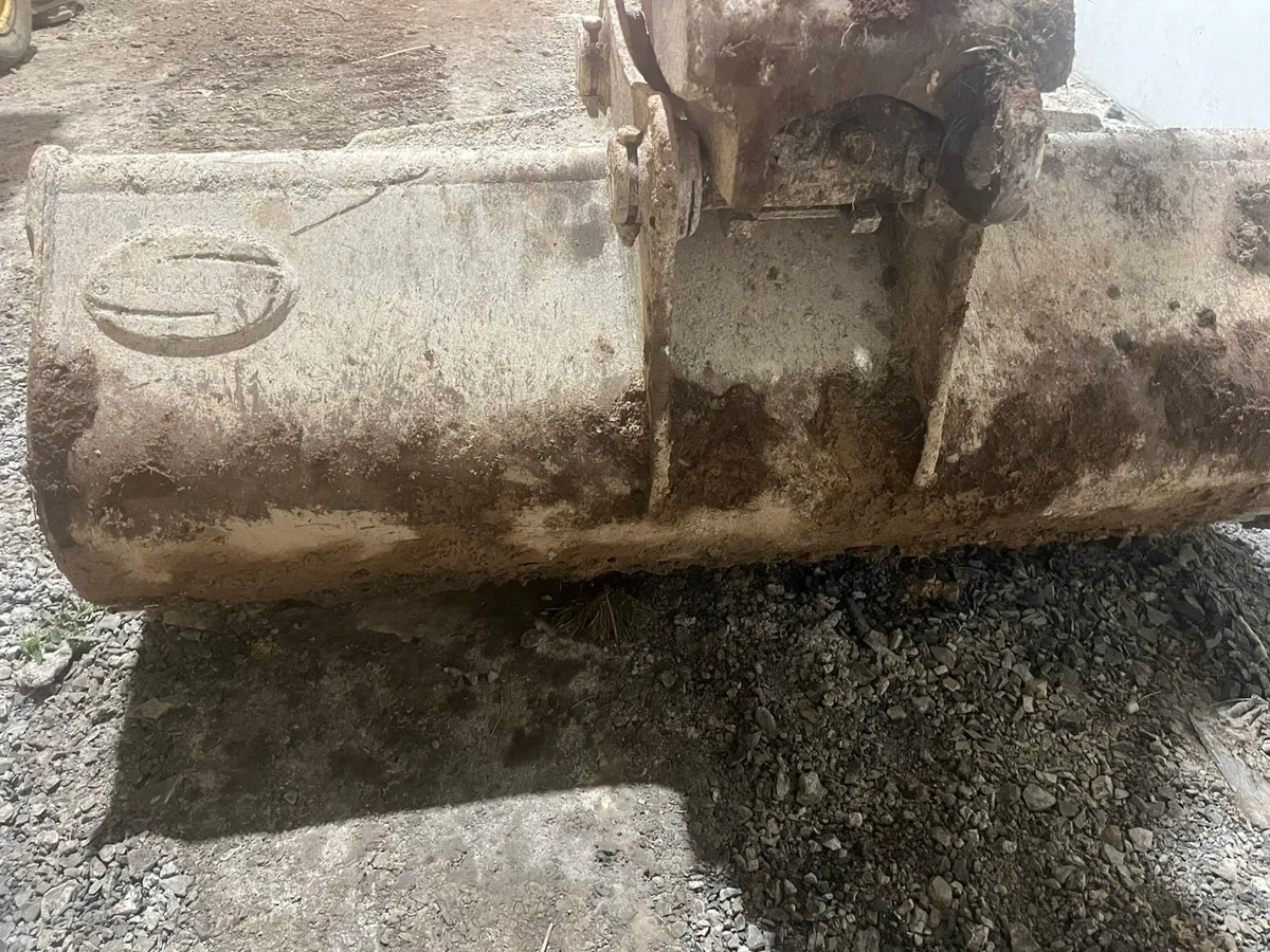 Grading bucket - Image 1