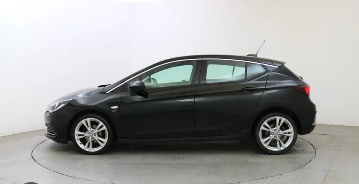 Opel Astra 2017 - Image 1