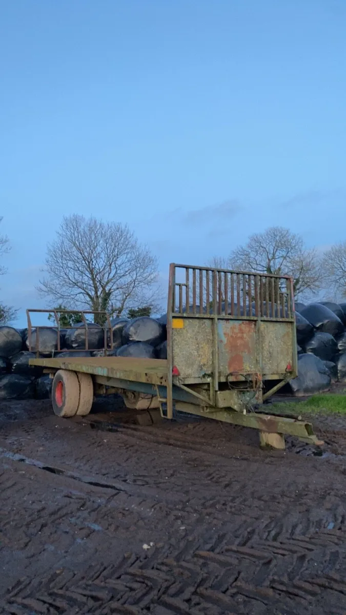 2 bale trailers - Image 2