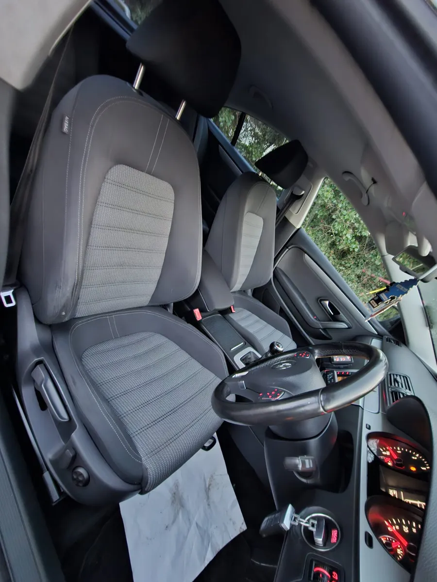 Volkswagen Passat 2010 diesel €2999 no offers - Image 2