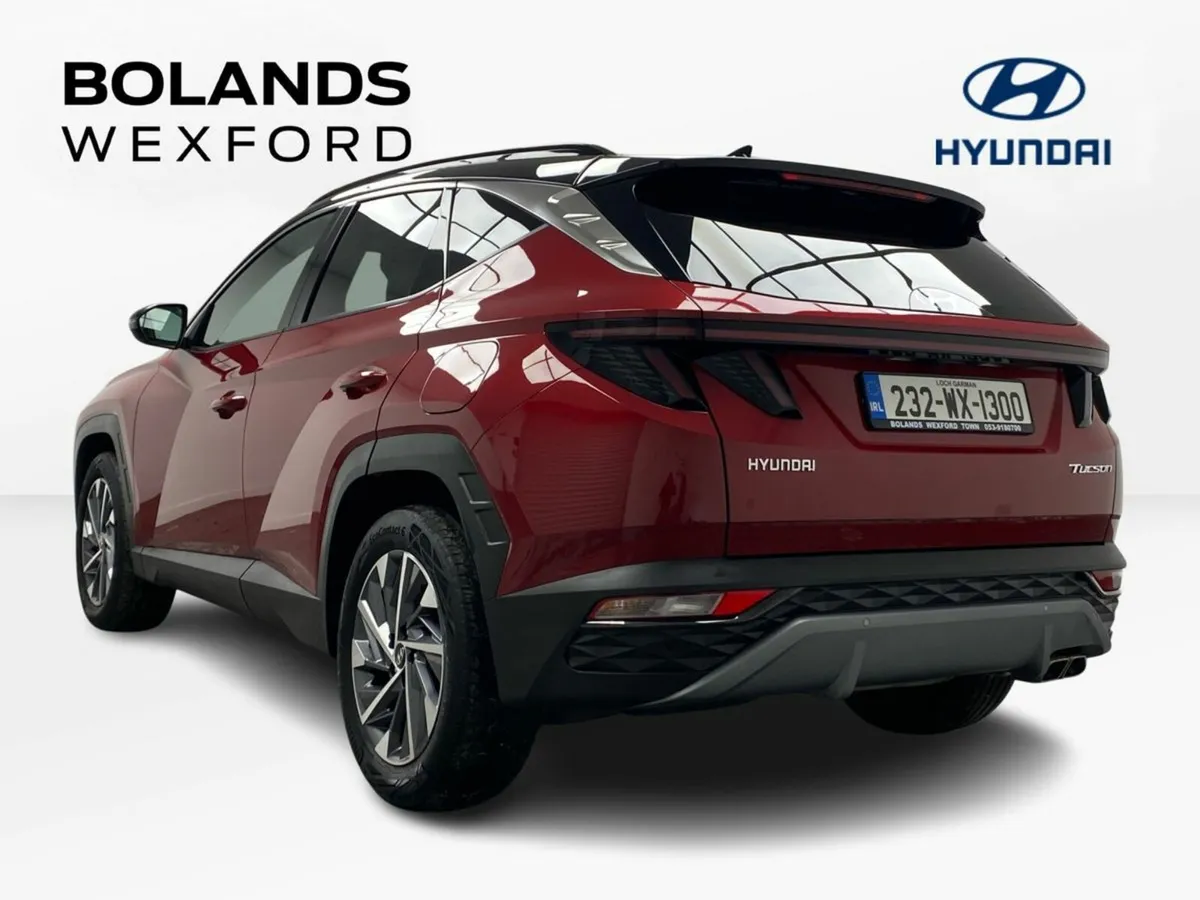 Hyundai Tucson 2WD Executive Plus w 2 Tone Roof - Image 4