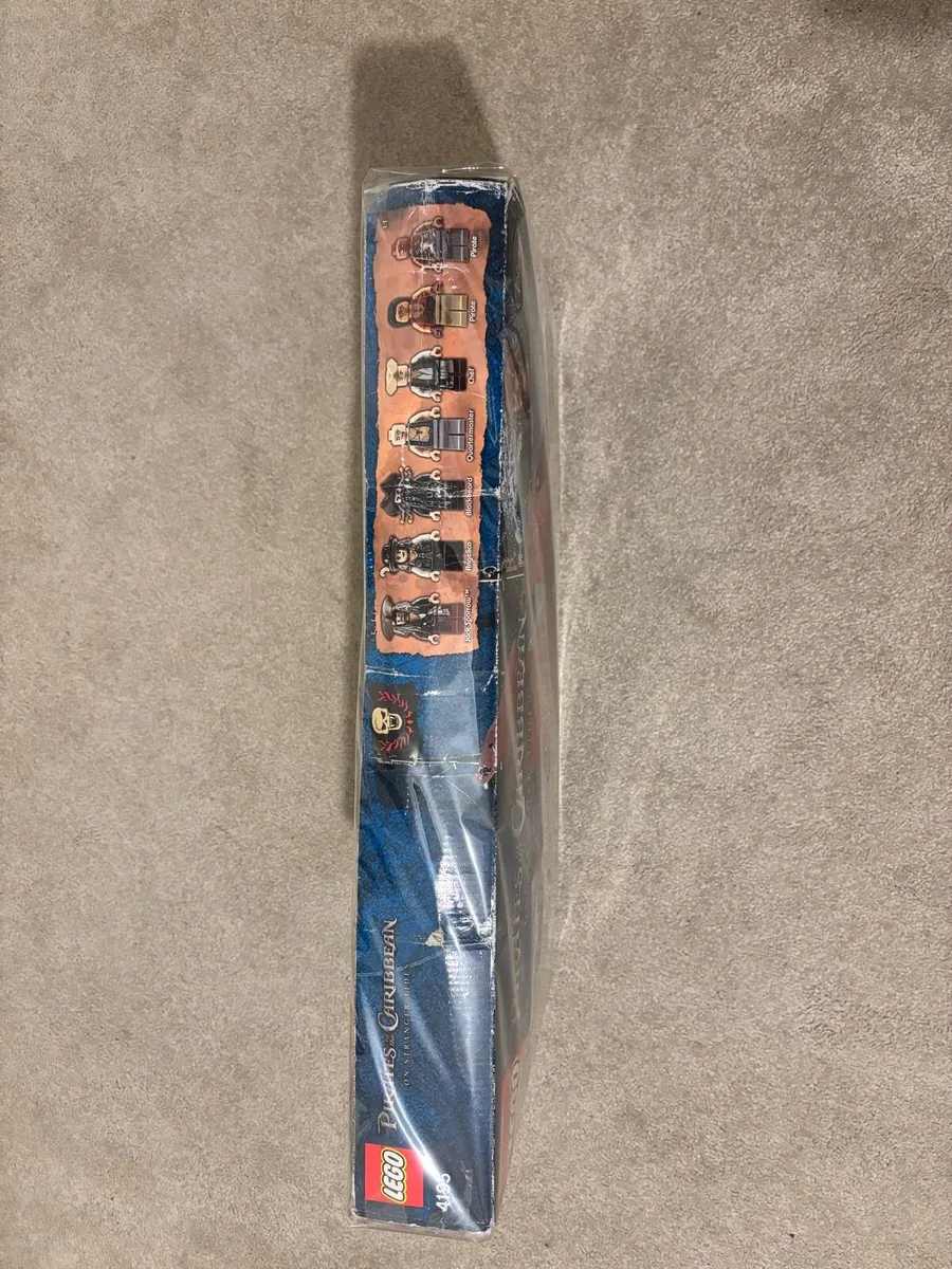 Lego Pirates of the Caribbean Queen Anne’s Revenge - Image 3