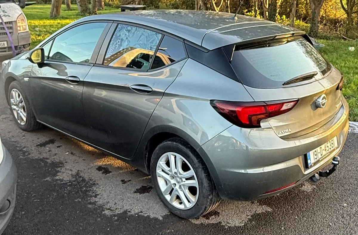 Opel Astra 2019 Car Van - Image 2