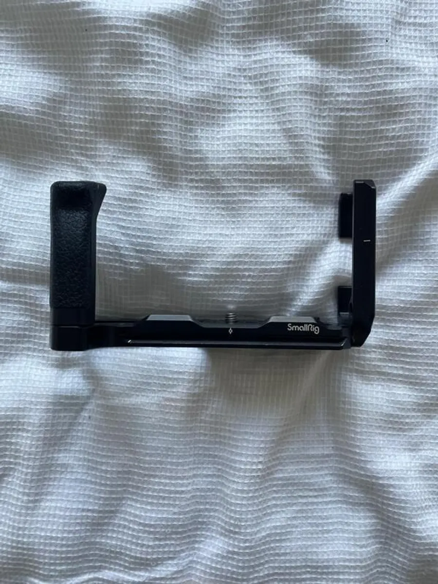 SmallRig L Bracket for FUJIFILM X-T4 Camera - Image 1