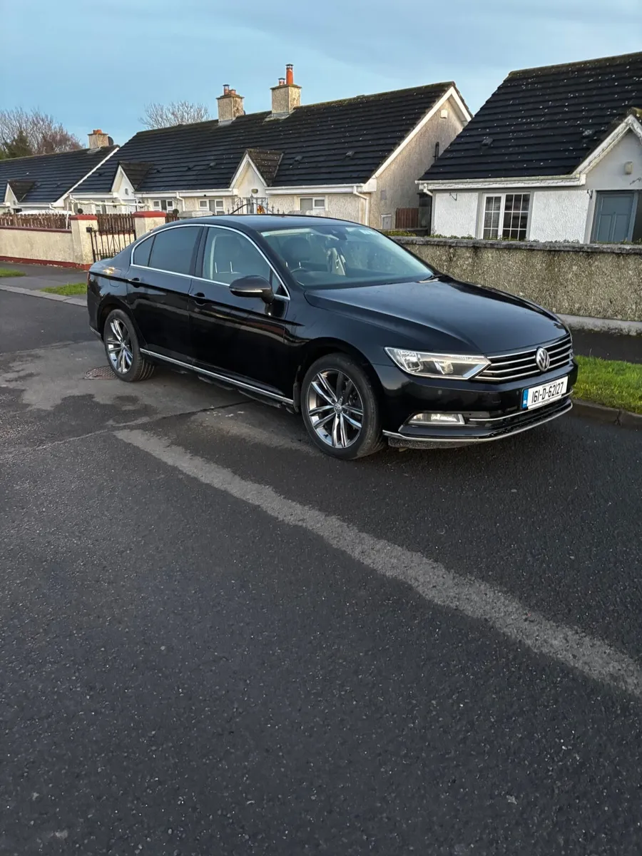 Volkswagen Passat 2016 - Image 2