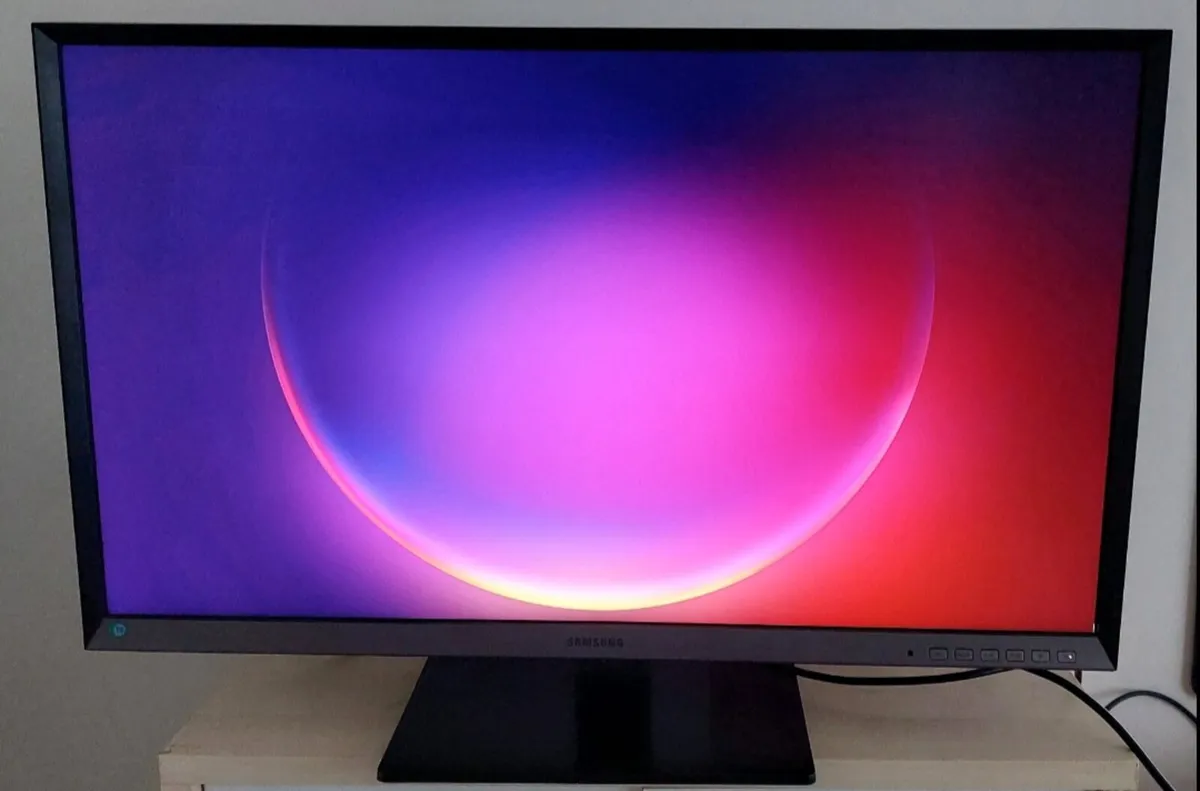 Samsung 32" HD Monitor - Image 2