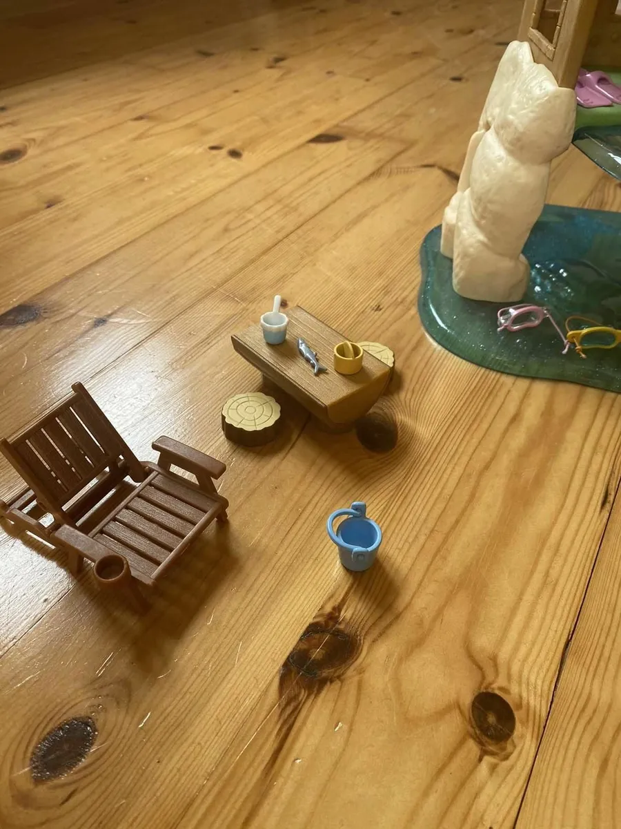 Sylvanian Tree House + People - Image 4