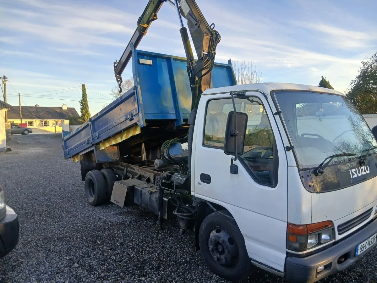 1999 Isuzu tipper with crane - Image 1