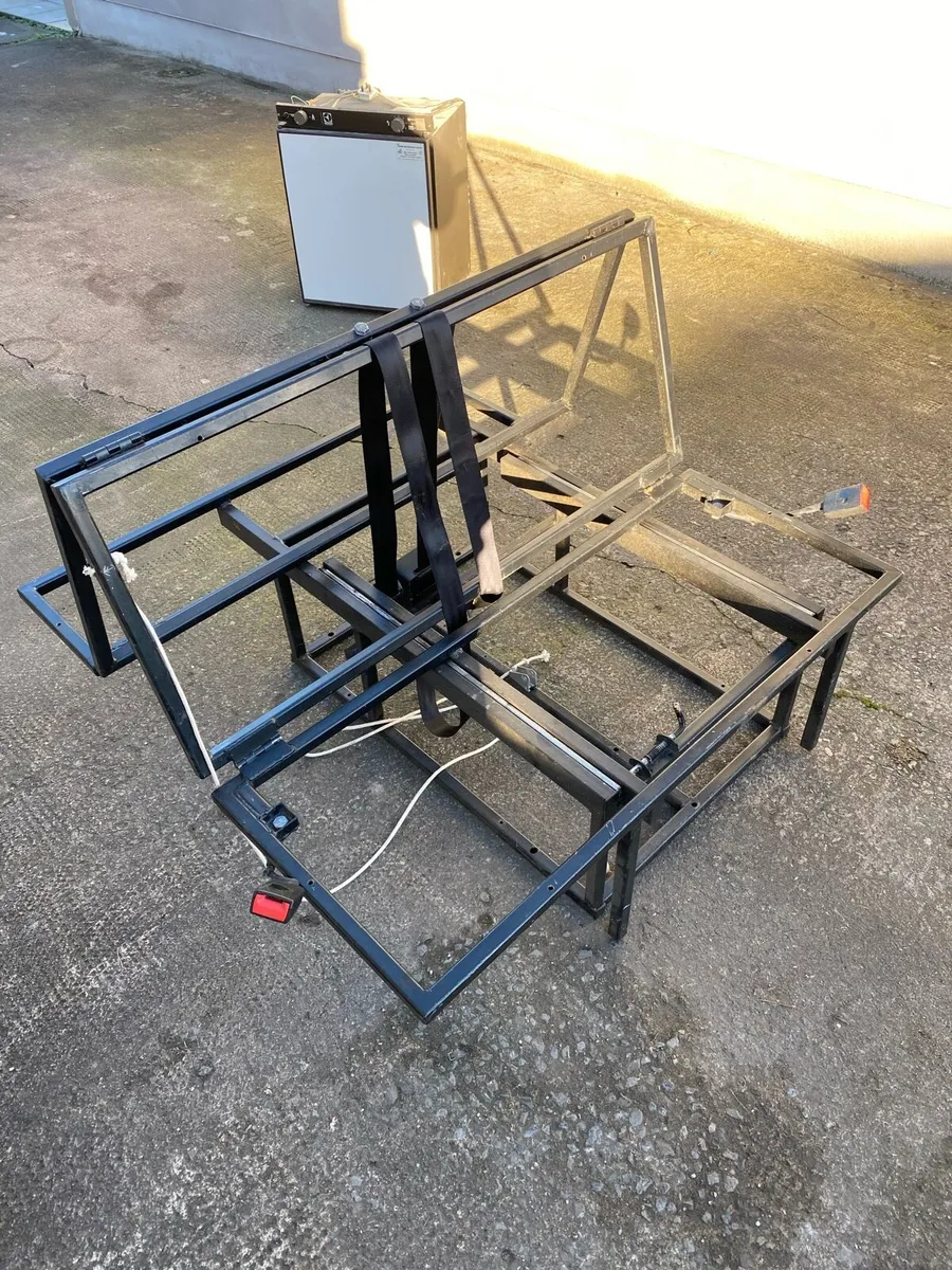 Rock and roll bed , three way fridge and gas hob - Image 1