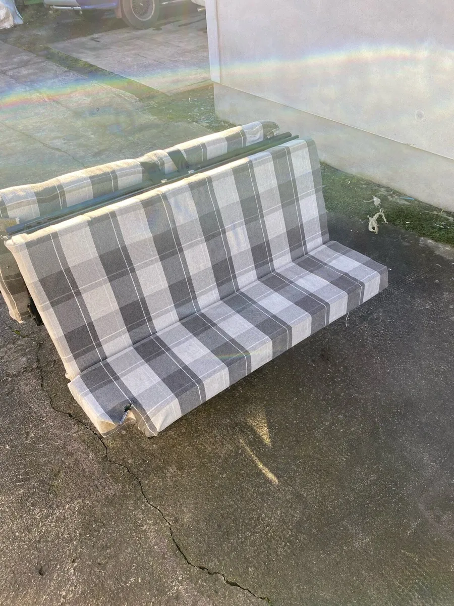 Rock and roll bed , three way fridge and gas hob - Image 3