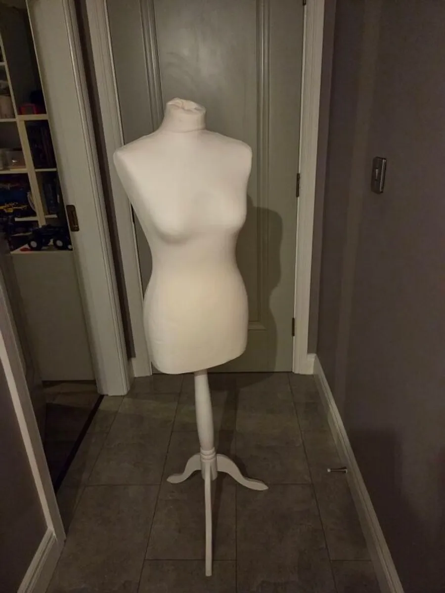 Wedding Dress Mannequin - Image 2
