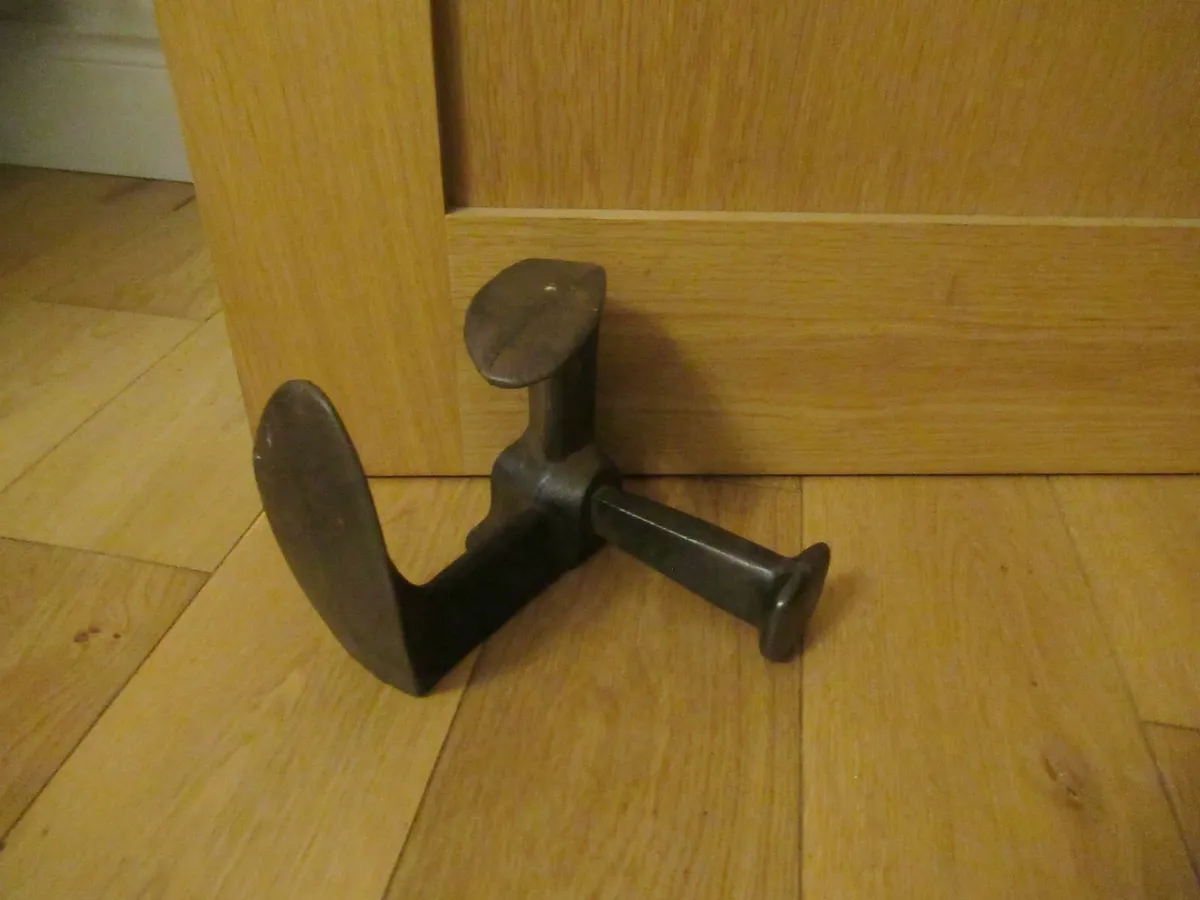 antique vintage CAST IRON SHOE ANVIL cottage pub - Image 4