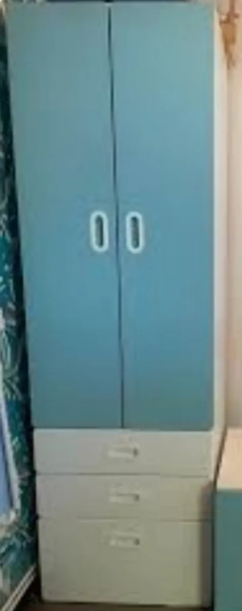 Double wardrobe with drawers