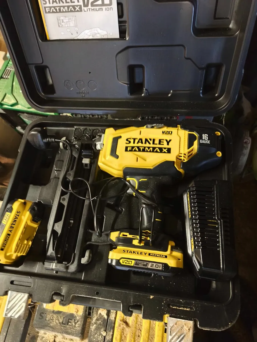 Stanley v20 finishing nailer