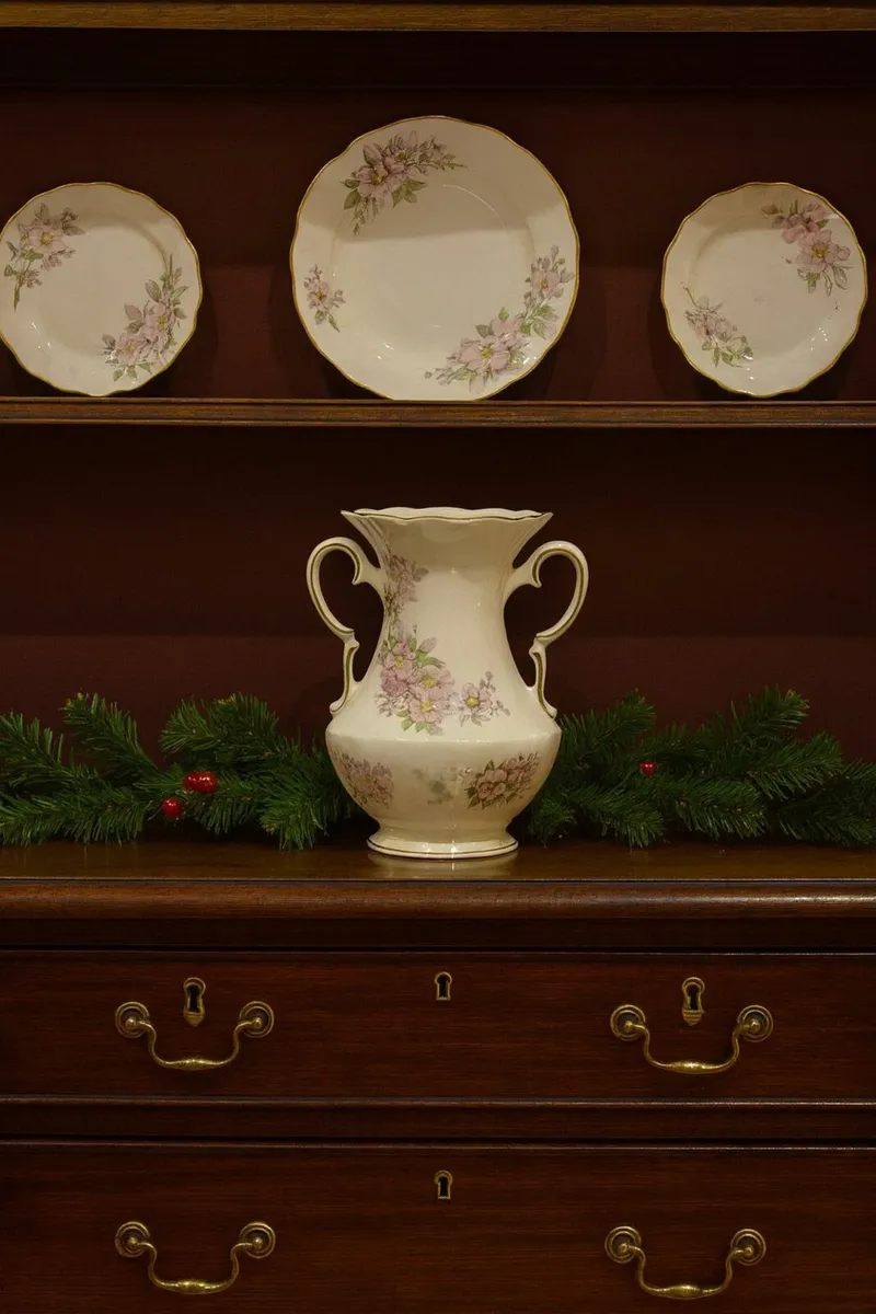 antique vintage ROSE VASE cottage pub gift dresser - Image 1