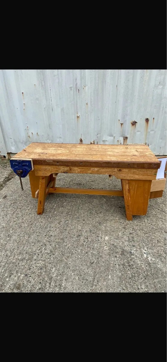 Wood working bench - Image 1