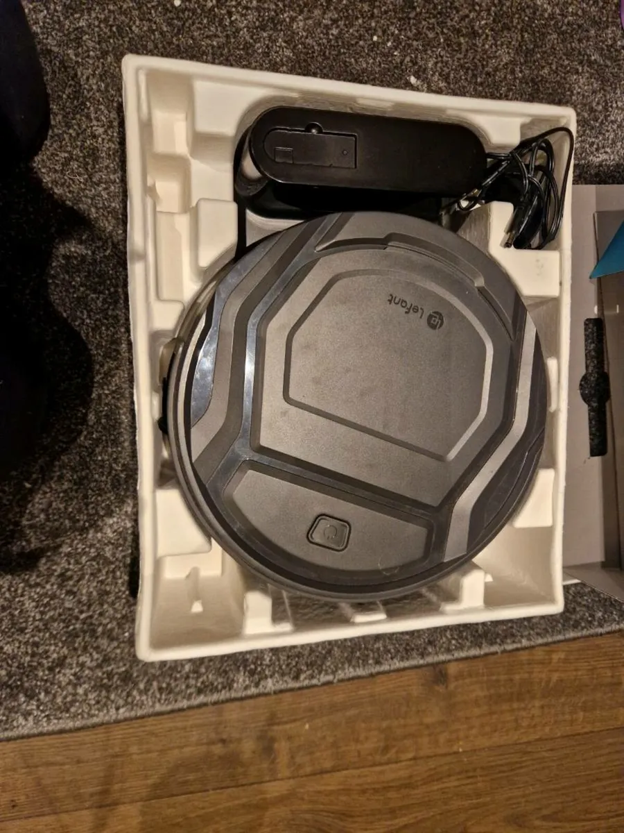 Robot vacuum cleaner - Image 1