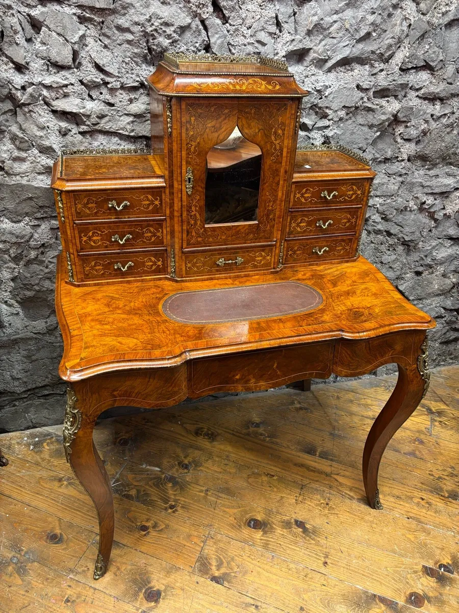 Bonheur Du Jour - Image 1