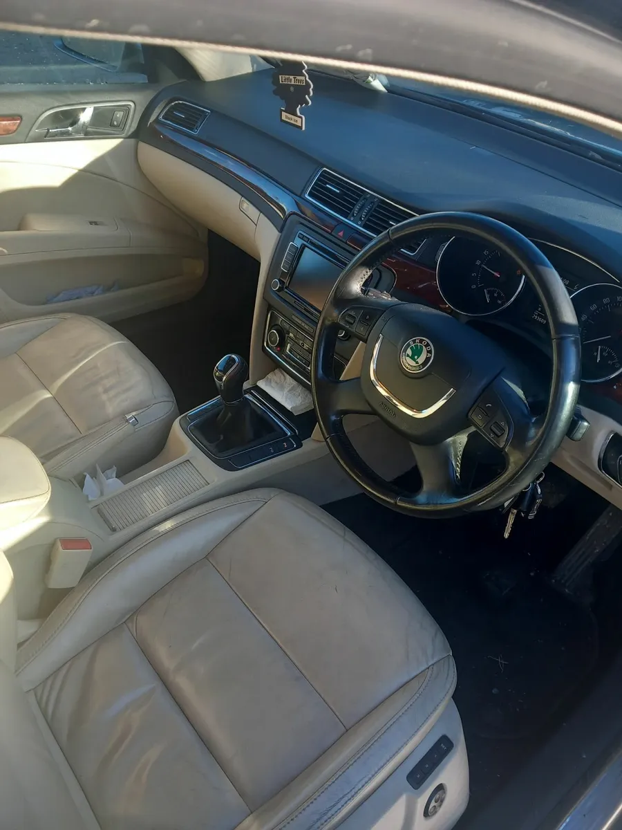 Skoda Superb 2012 - Image 2