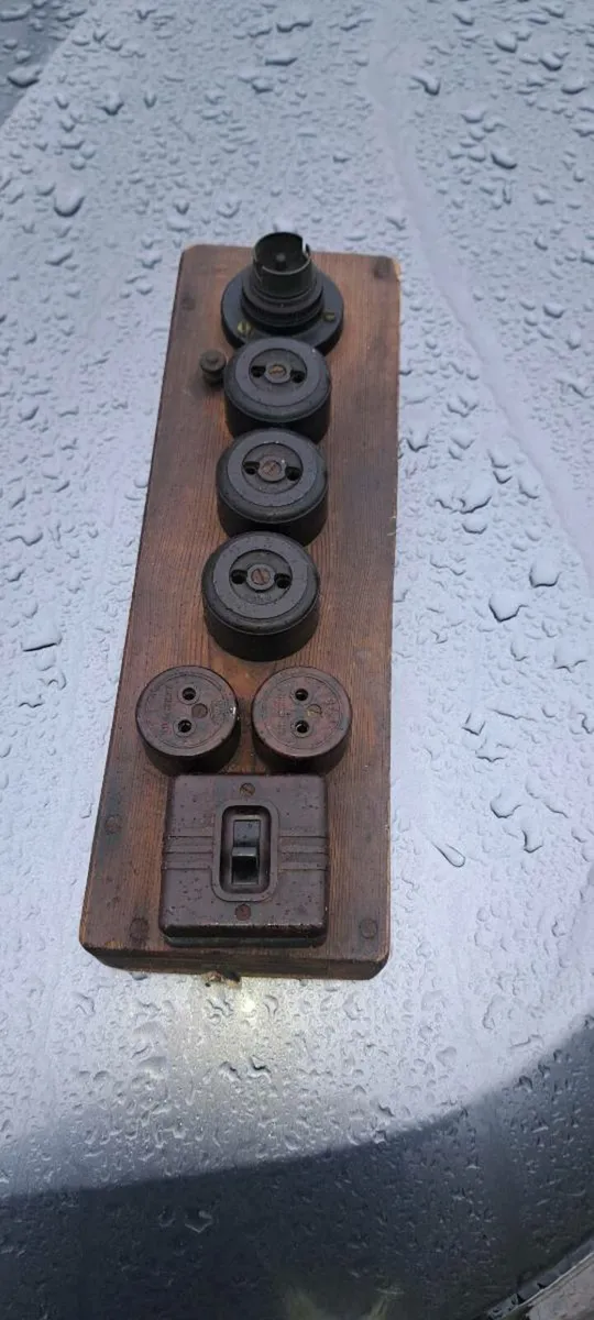Old bakelite switch board - Image 1