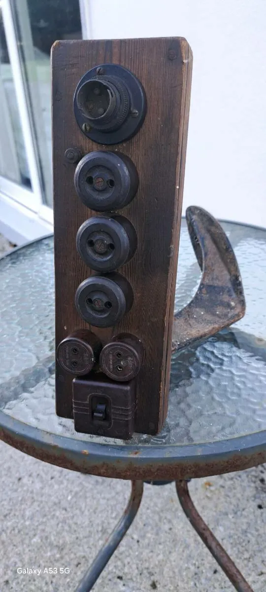 Old bakelite switch board - Image 2