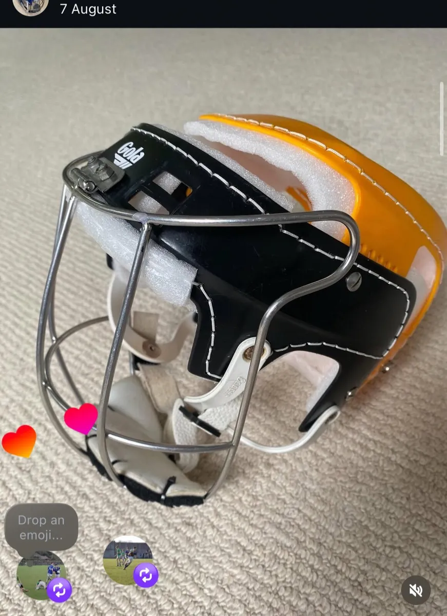 Junior Gola hurling helmet - Image 1
