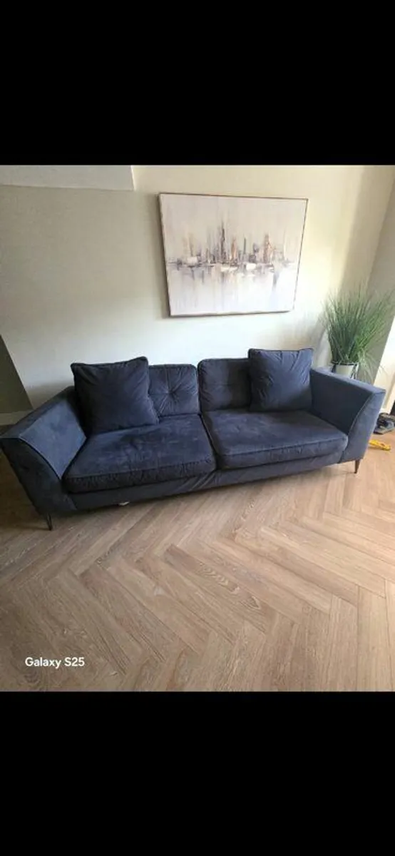 4 seater suite - Image 1