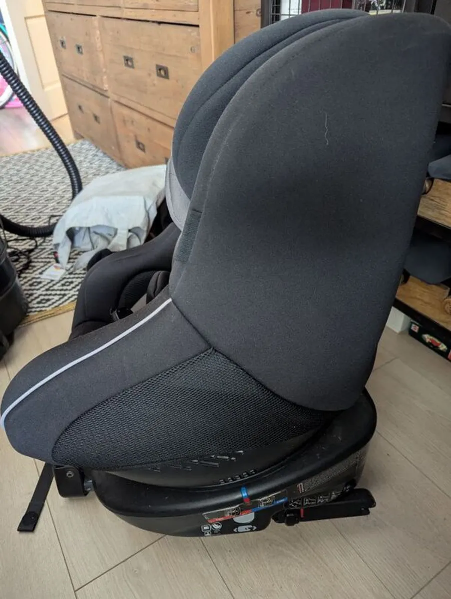 Joie 360 car seat - Image 1